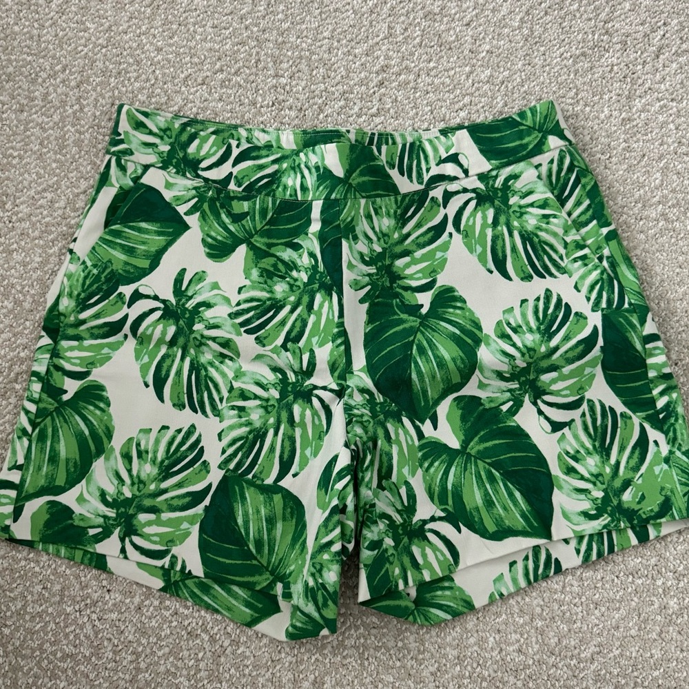 White House Black Market - Size 2, 5” length shorts